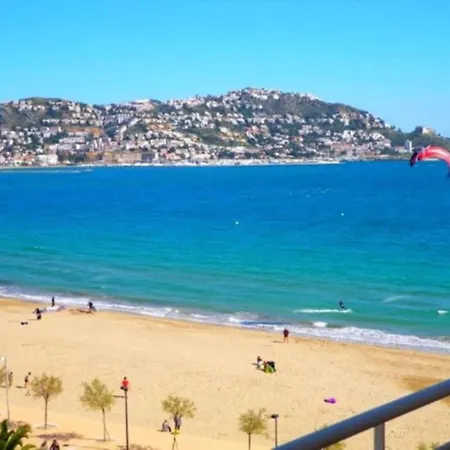 Lejlighed In Near Platja Dels Palangrers *